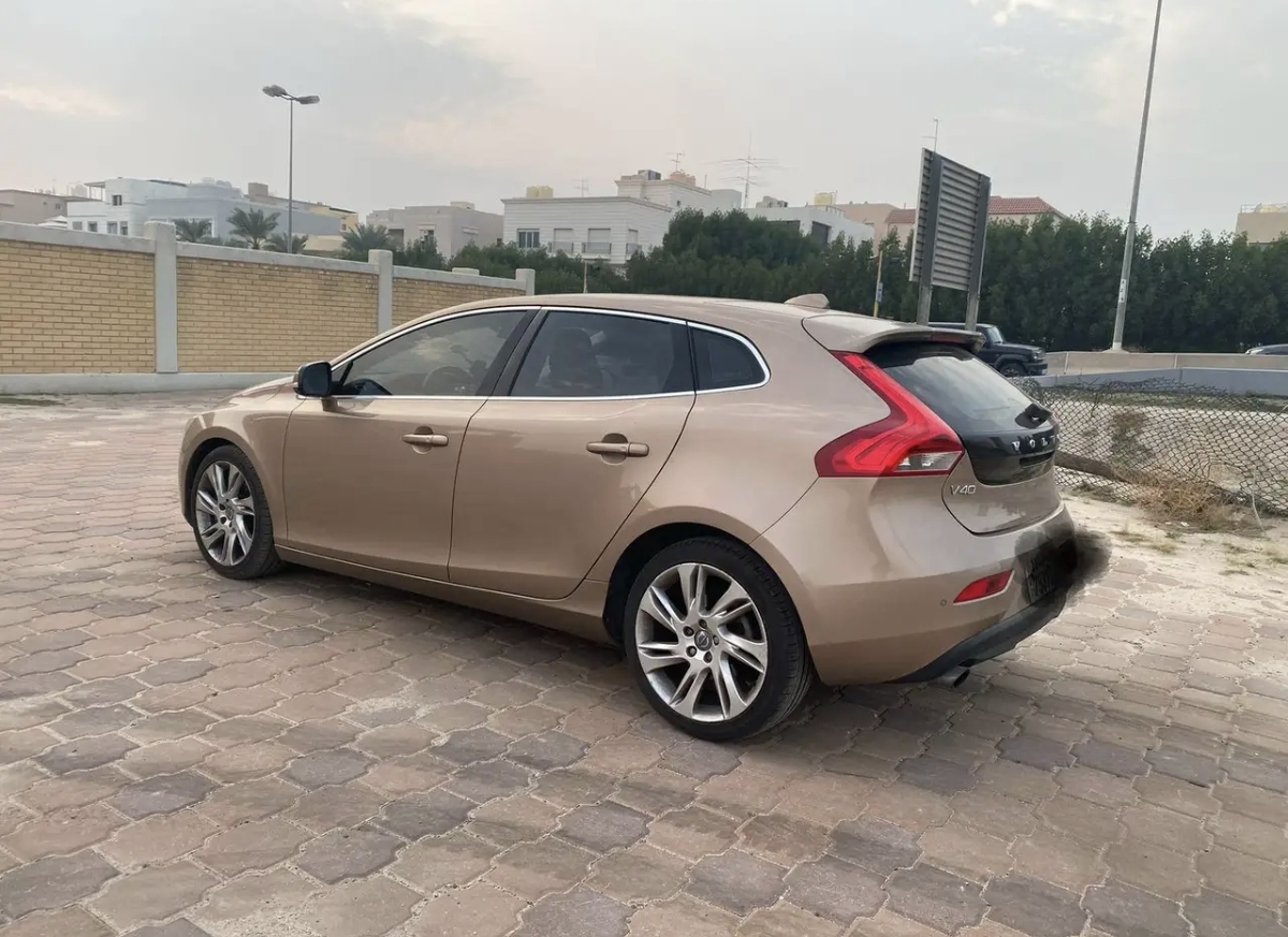 بحاله نادره فولفو V40 -T5 موديل 2013
