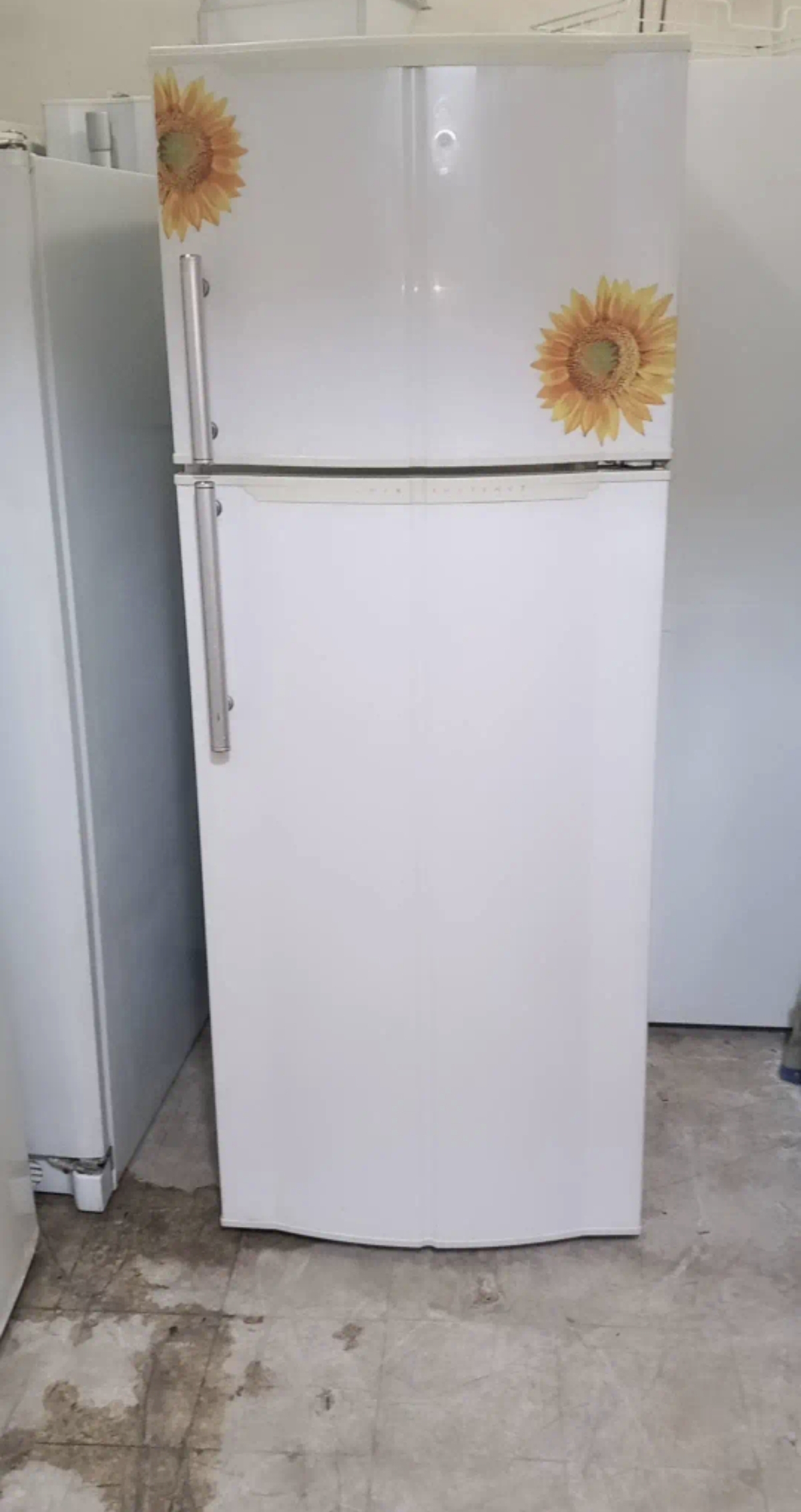 نبيع ثلاجه اليوسفي 20 قدم لحاله ممتازه مع التوصيل والكفاله