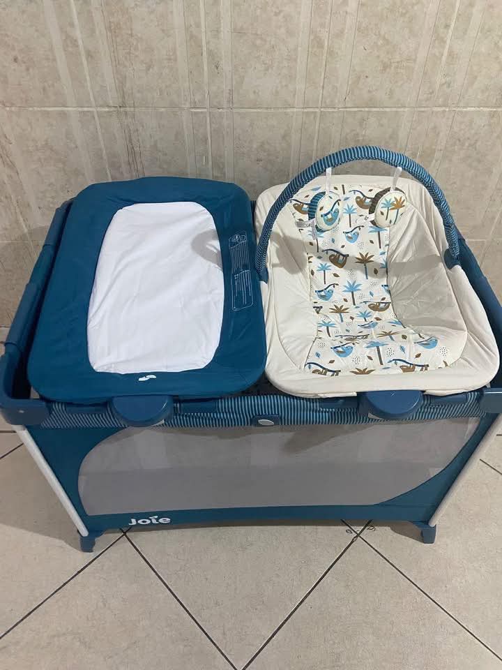 للبيع  سرير سفر Joie Playard Commuter Ch