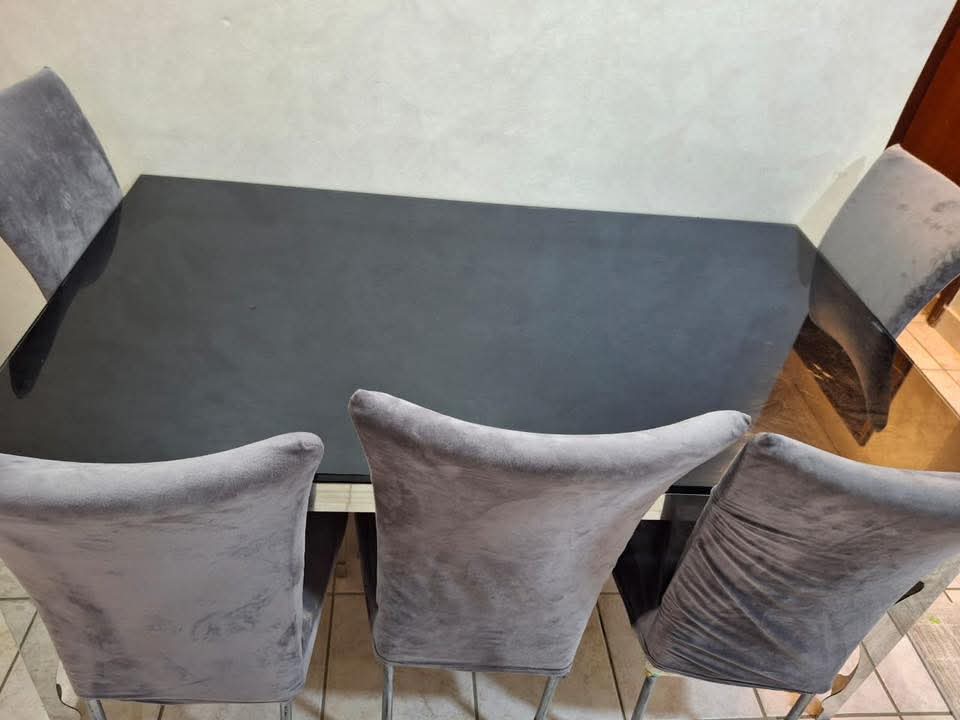 للبيع طاولة سفرة رخام + ٦ كراسي