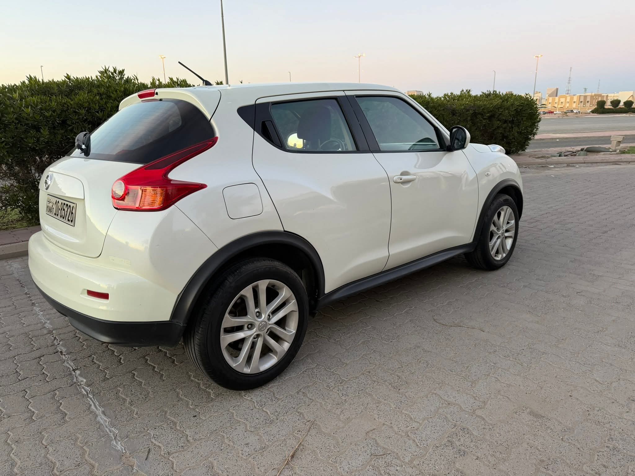 للبيع جيب نيسان جوك 1600 سي سي   4 سلندر الموديل 2012