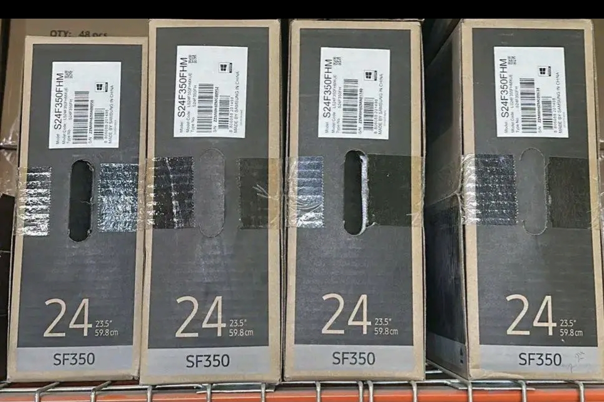 يوجد شاشات سامسونج 24 بوصه كمبيوتر سعر الواحد 10دينار سعر نهائي بدون فيصال