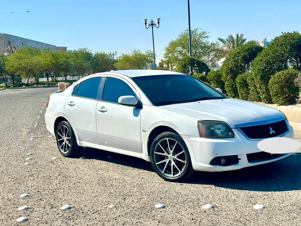 ميتسوبيشي جالنت 2011 3.8L V6  بحالة ممتازه