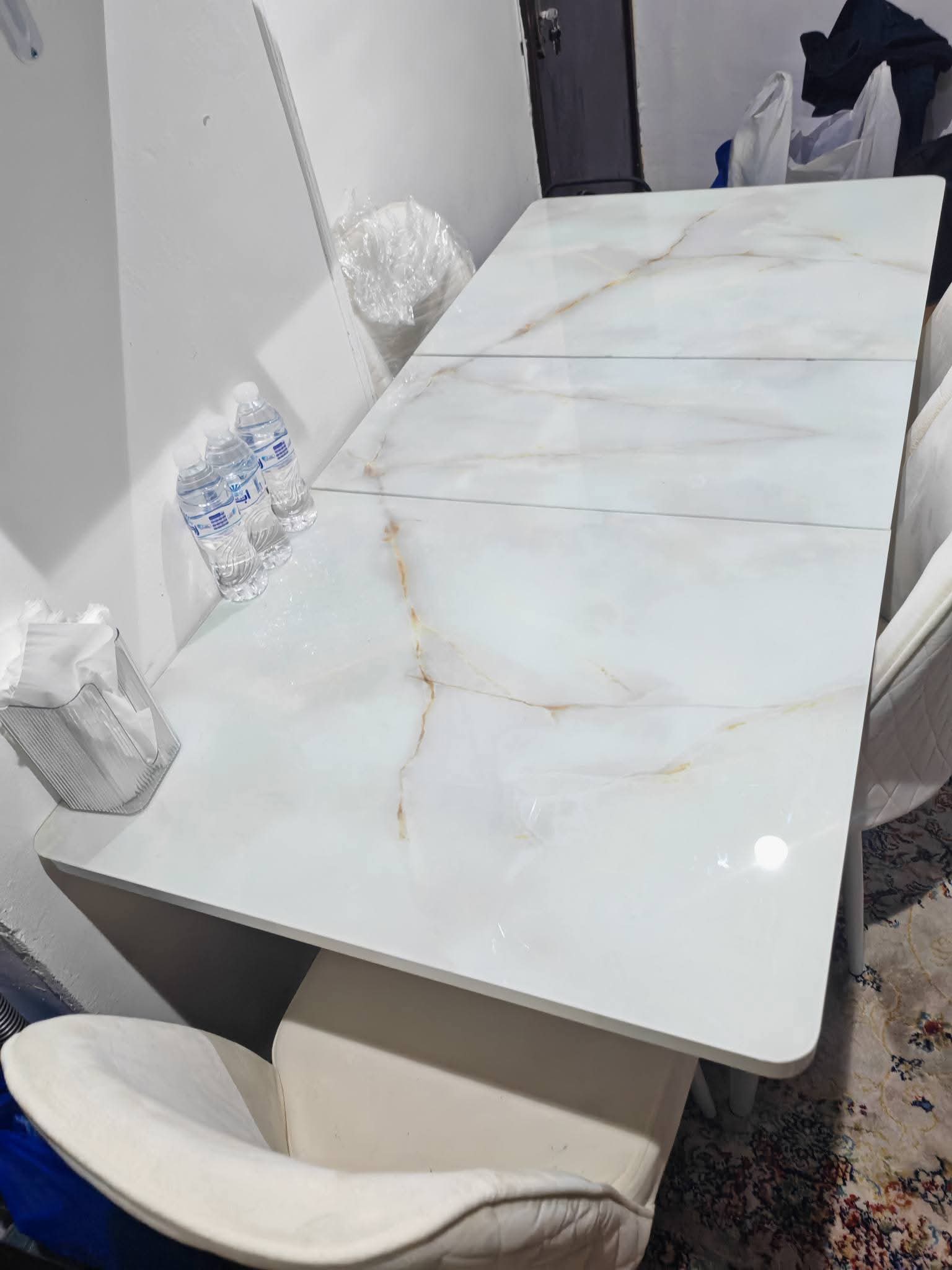 الطاوله 130*80*170 مع 4 كراسي