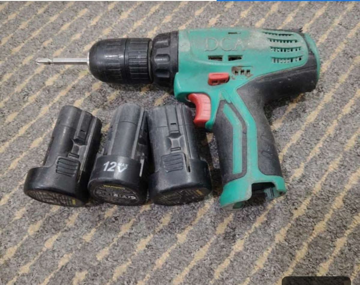 للبيع دريل شاحن مستعمل بحالةجيدة