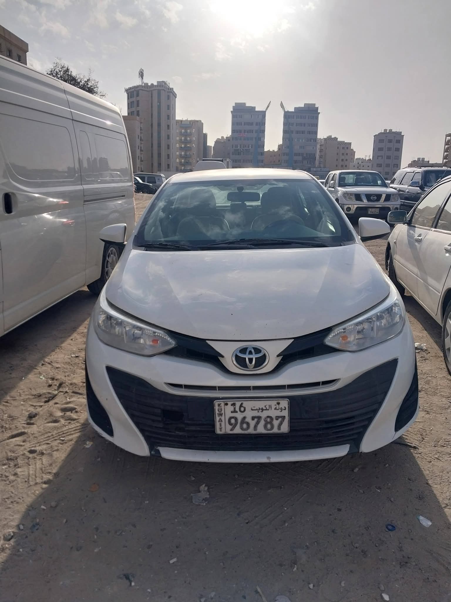 تويوتا يارس م /2019  لون ابيض  داخل بيج. نظيفة جدا