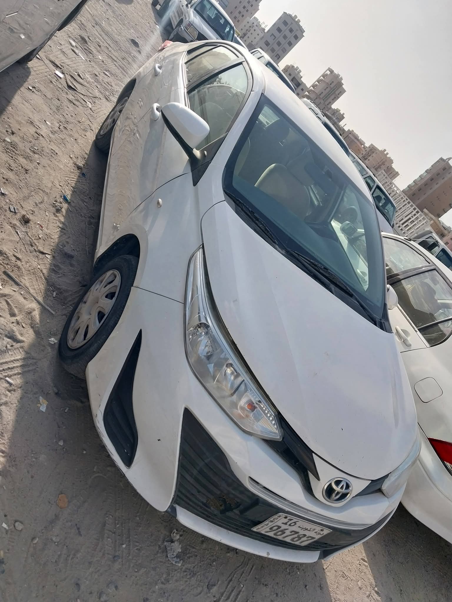 تويوتا يارس م /2019  لون ابيض  داخل بيج. نظيفة جدا