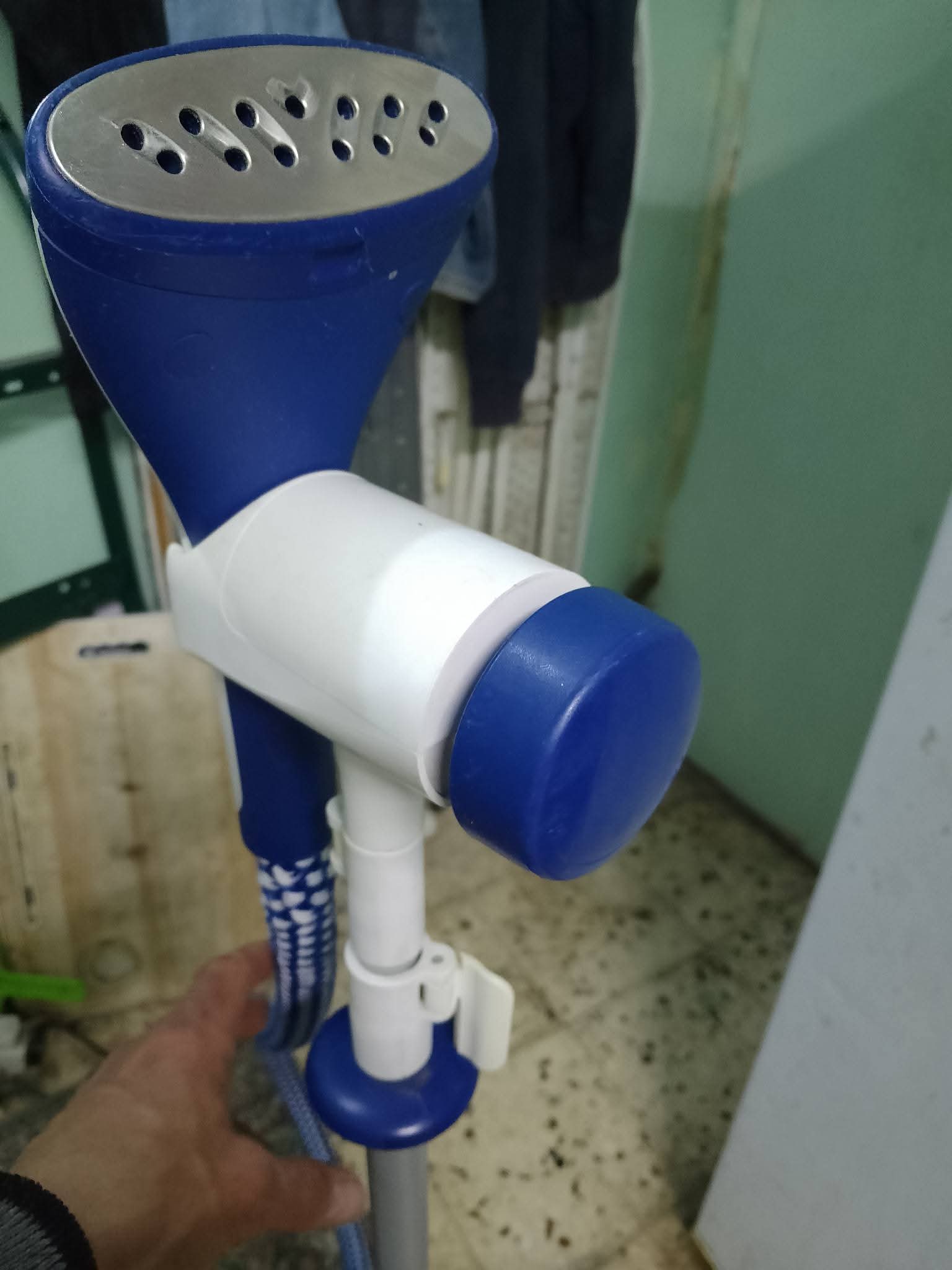 مكوة بخار عمودية فيليبس ٢٠٠٠ واط بحالة ممتازة