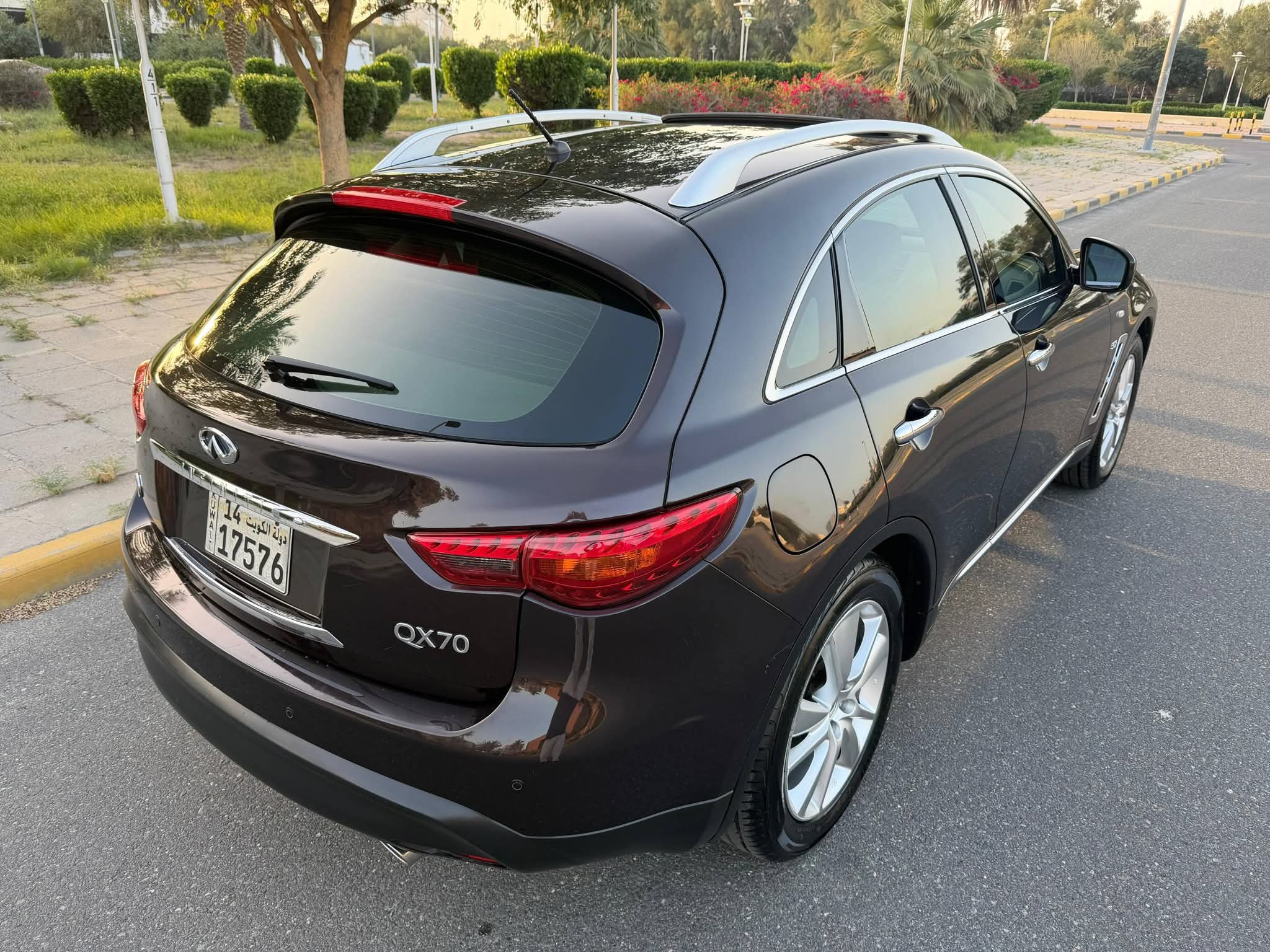 للبيع جيب انفنتي QX70S مديل ٢٠١٦ - صورة 5