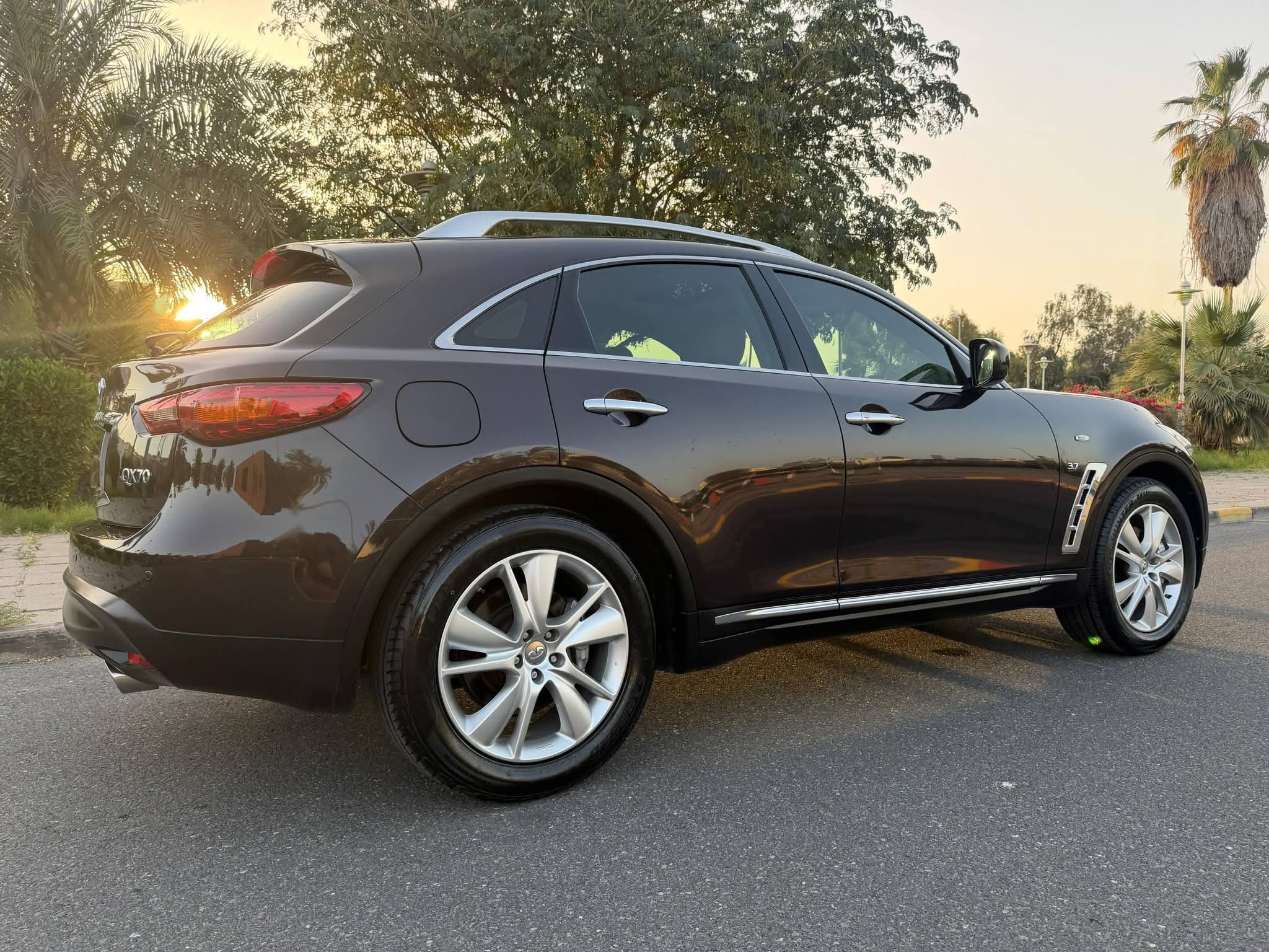 للبيع جيب انفنتي QX70S مديل ٢٠١٦ - صورة 11