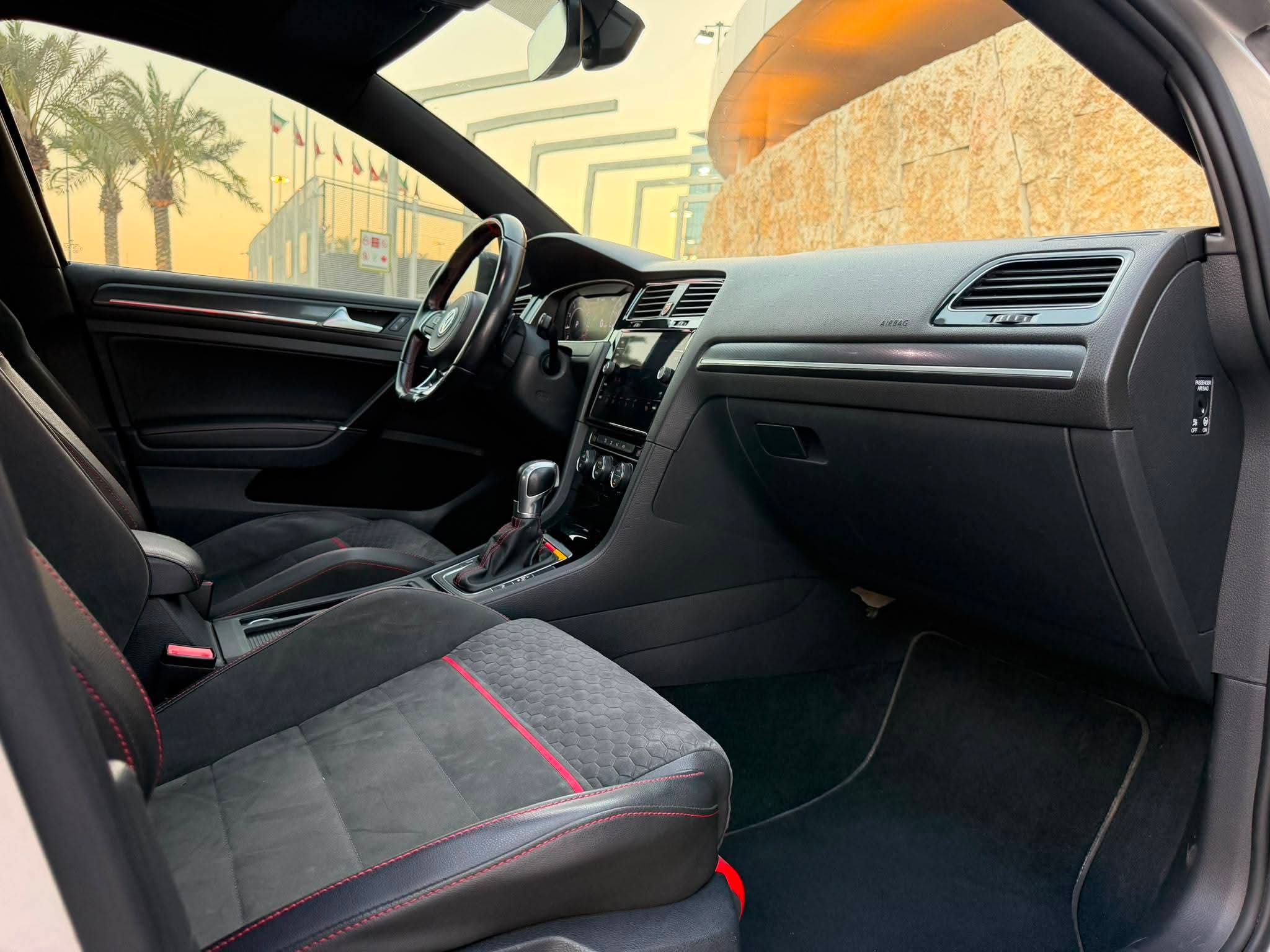 للبيع سياره جولف GTI مديل ٢٠١٨ - صورة 13