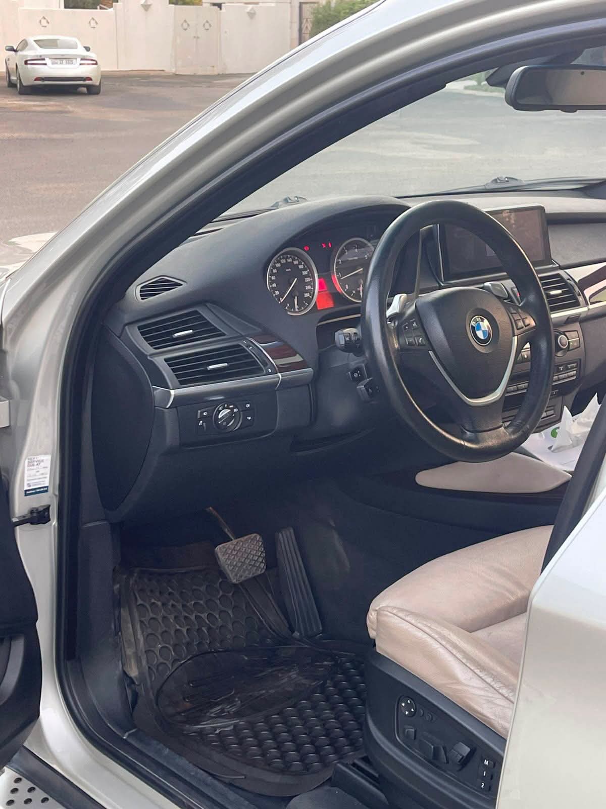 للبيع    BMW X6 50i  twin turbo V8. موديل ٢٠٠٩ - صورة 7