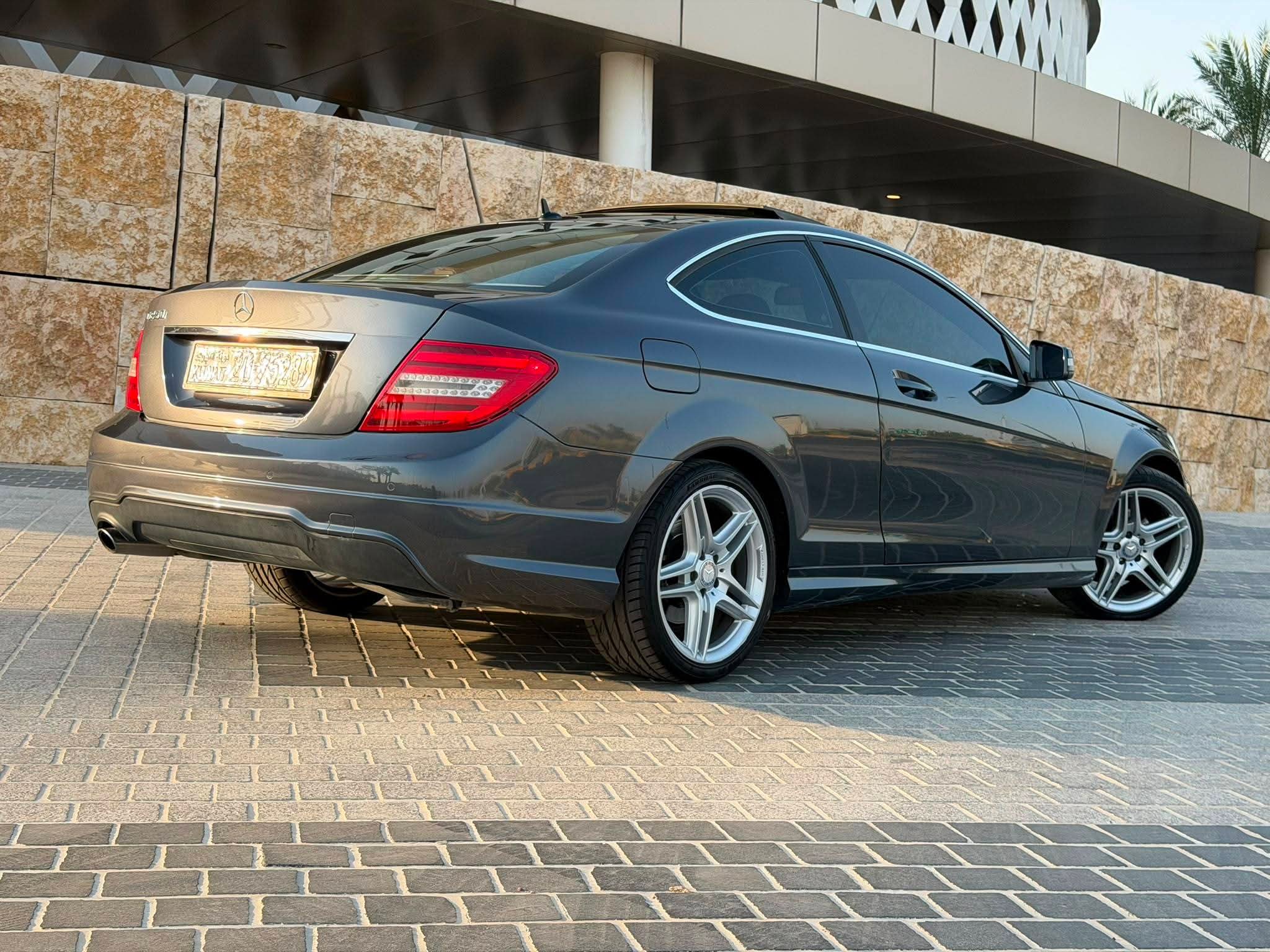 للبيع سياره مرسيدس C250 مديل ٢٠١٤ - صورة 4