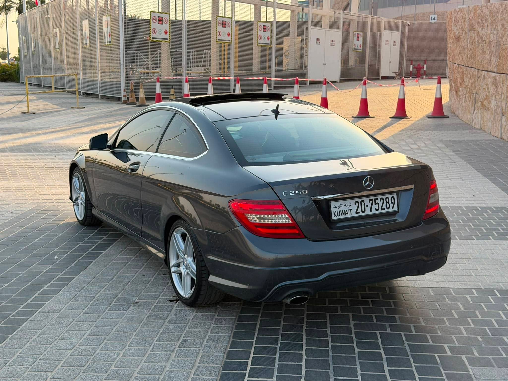 للبيع سياره مرسيدس C250 مديل ٢٠١٤ - صورة 5