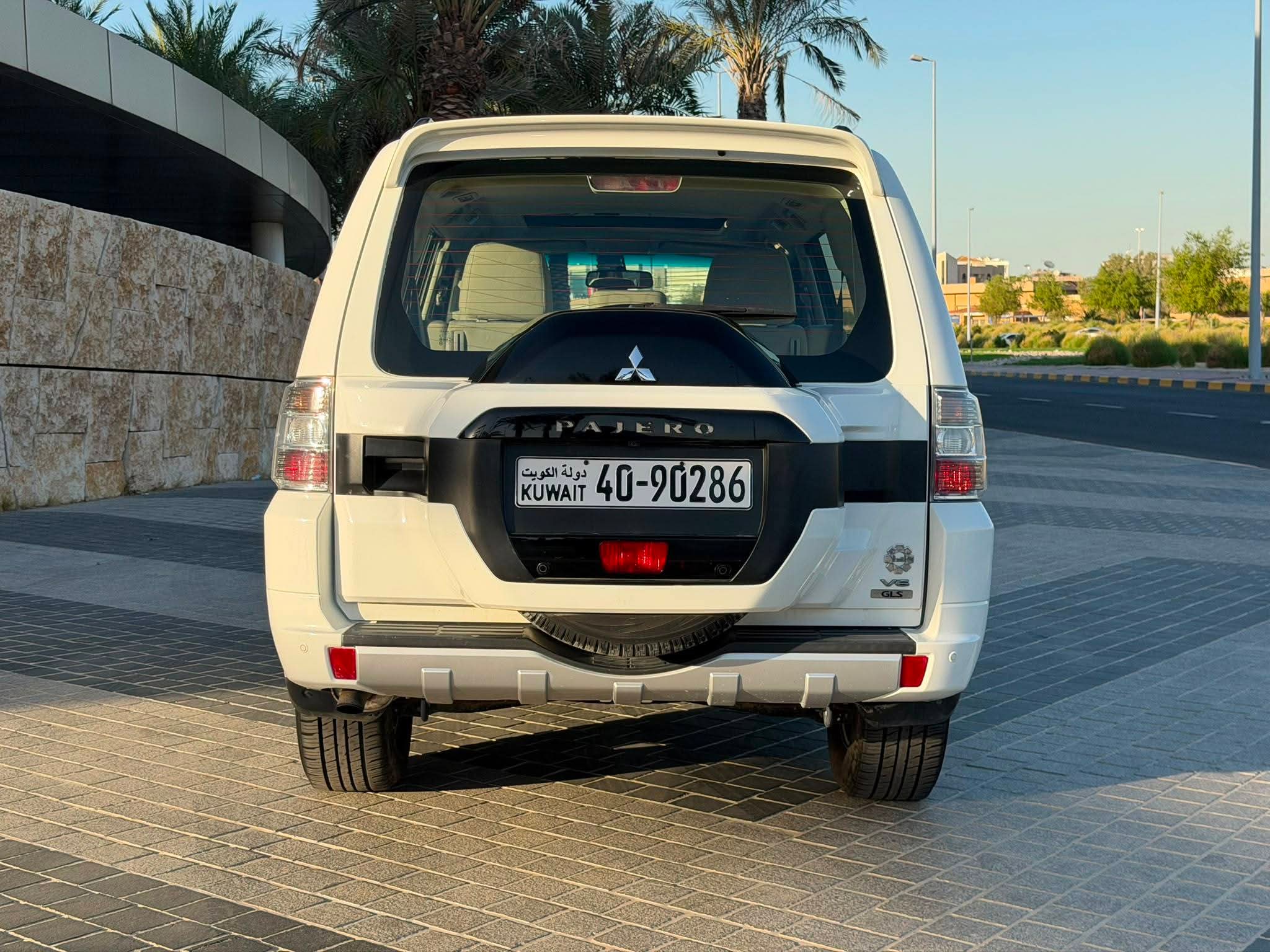 للبيع جيب باجيرو مديل ٢٠١٧ - صورة 13