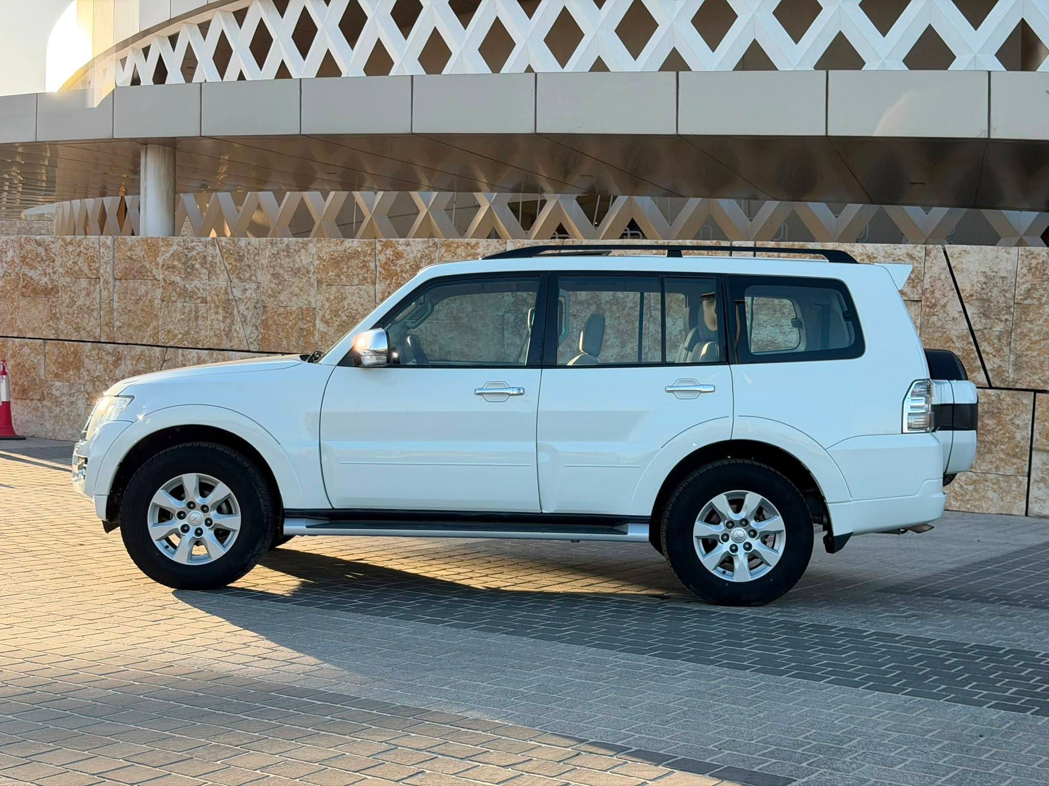 للبيع جيب باجيرو مديل ٢٠١٧ - صورة 11