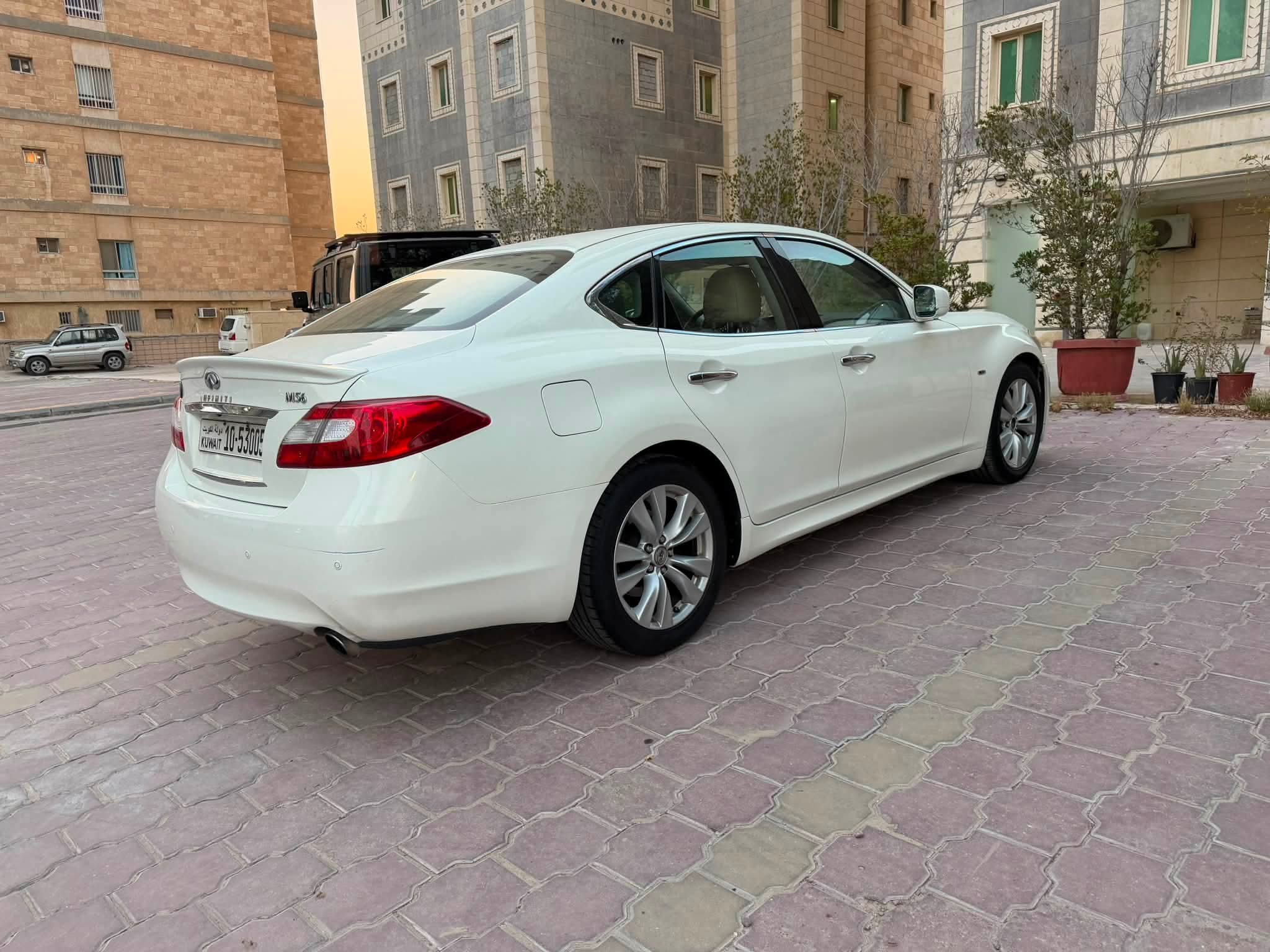 إنفينيتي M56s (Top Sport Edition)  الموديل: 2011 - صورة 3