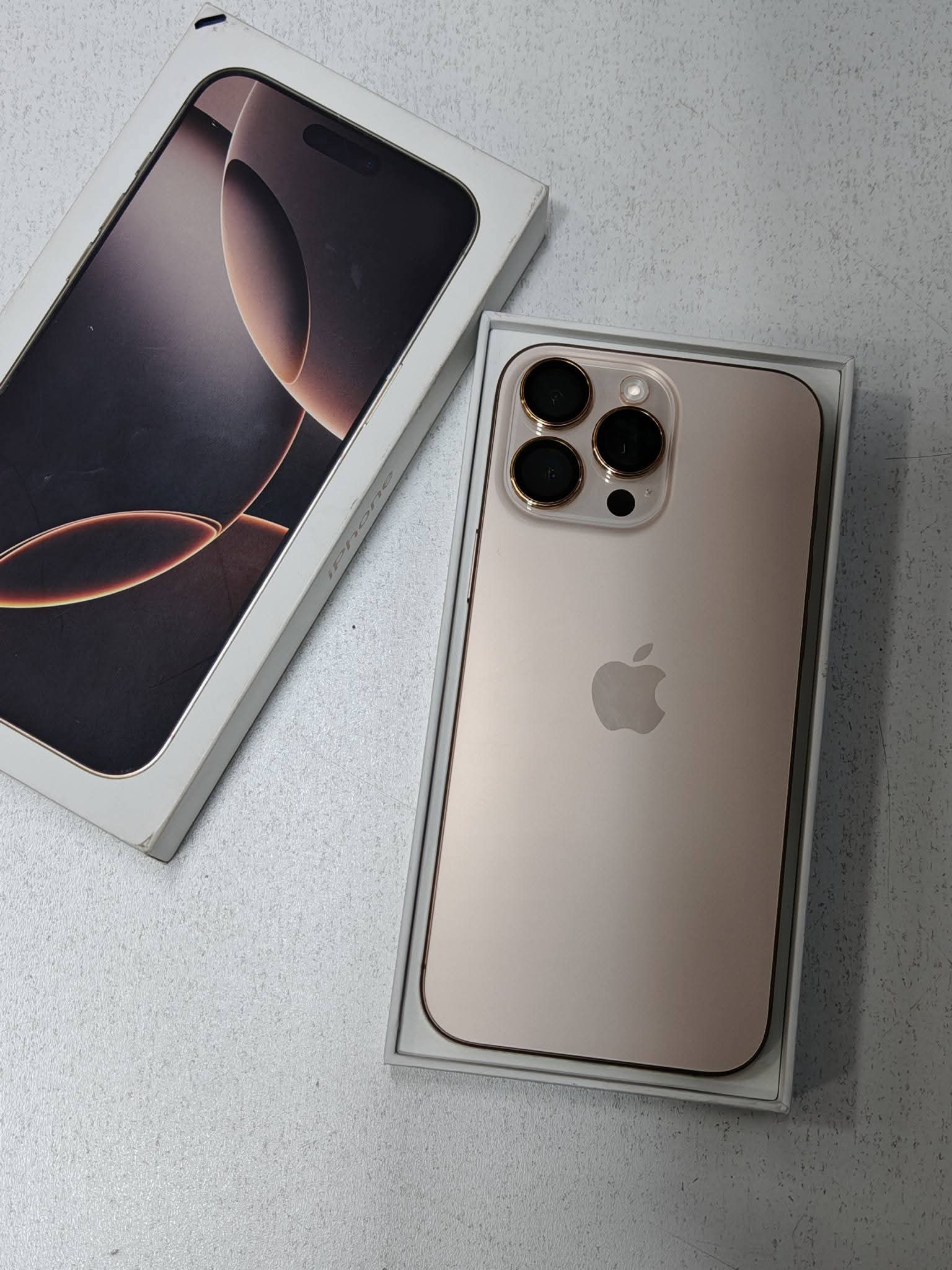 ايفون 16 برو ماكس مساحة تخزين 256 جيجا بايت