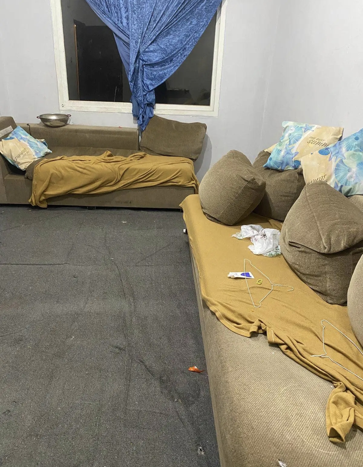 غرفة جلوس للبيع