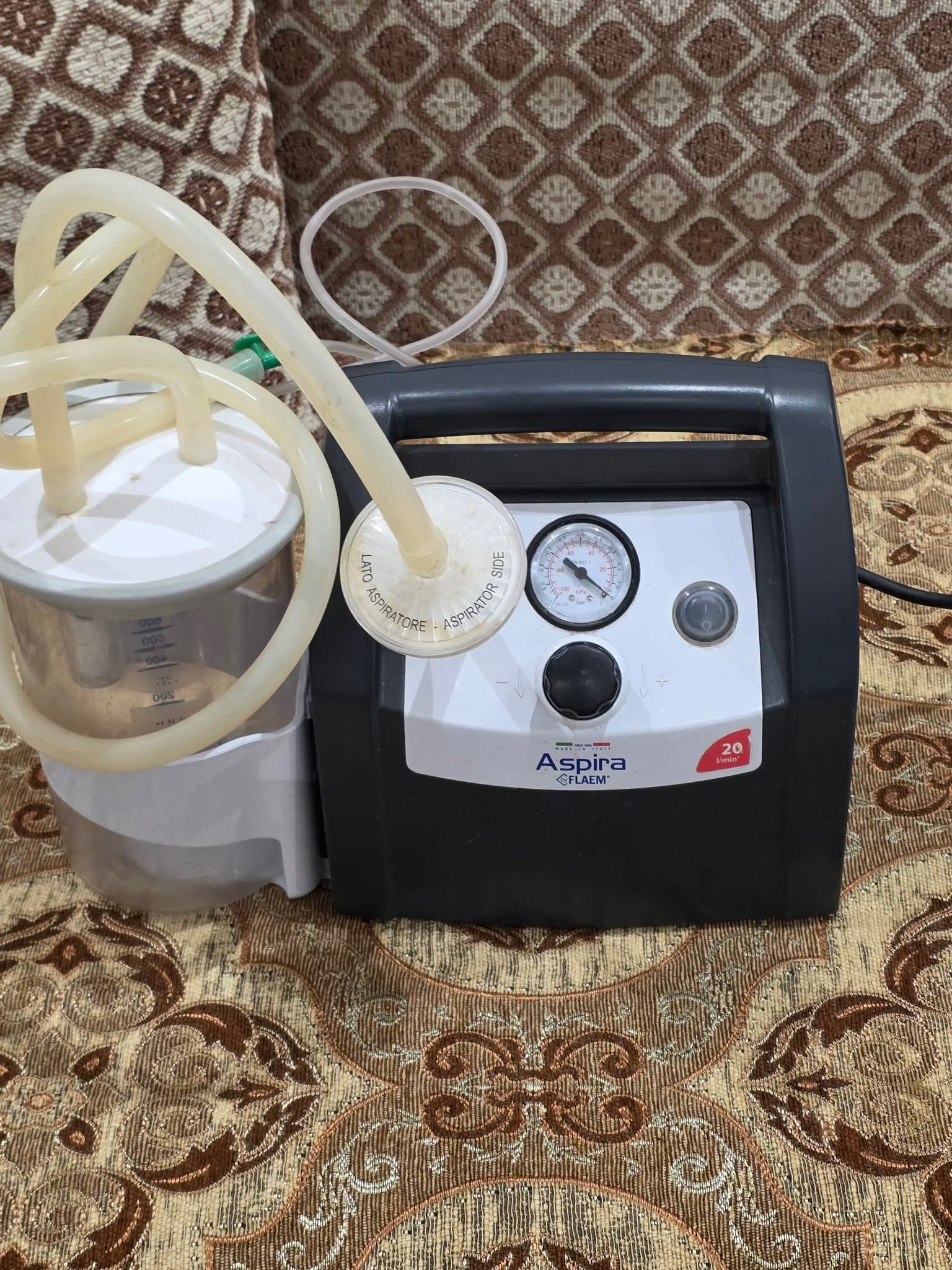 حهاز شفط مفرزات ( asperator) ايطالي. نظيف جدا.